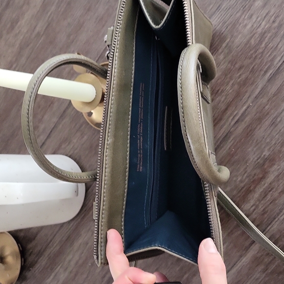 matt & nat crossbody bag in green - Picture 3 of 4